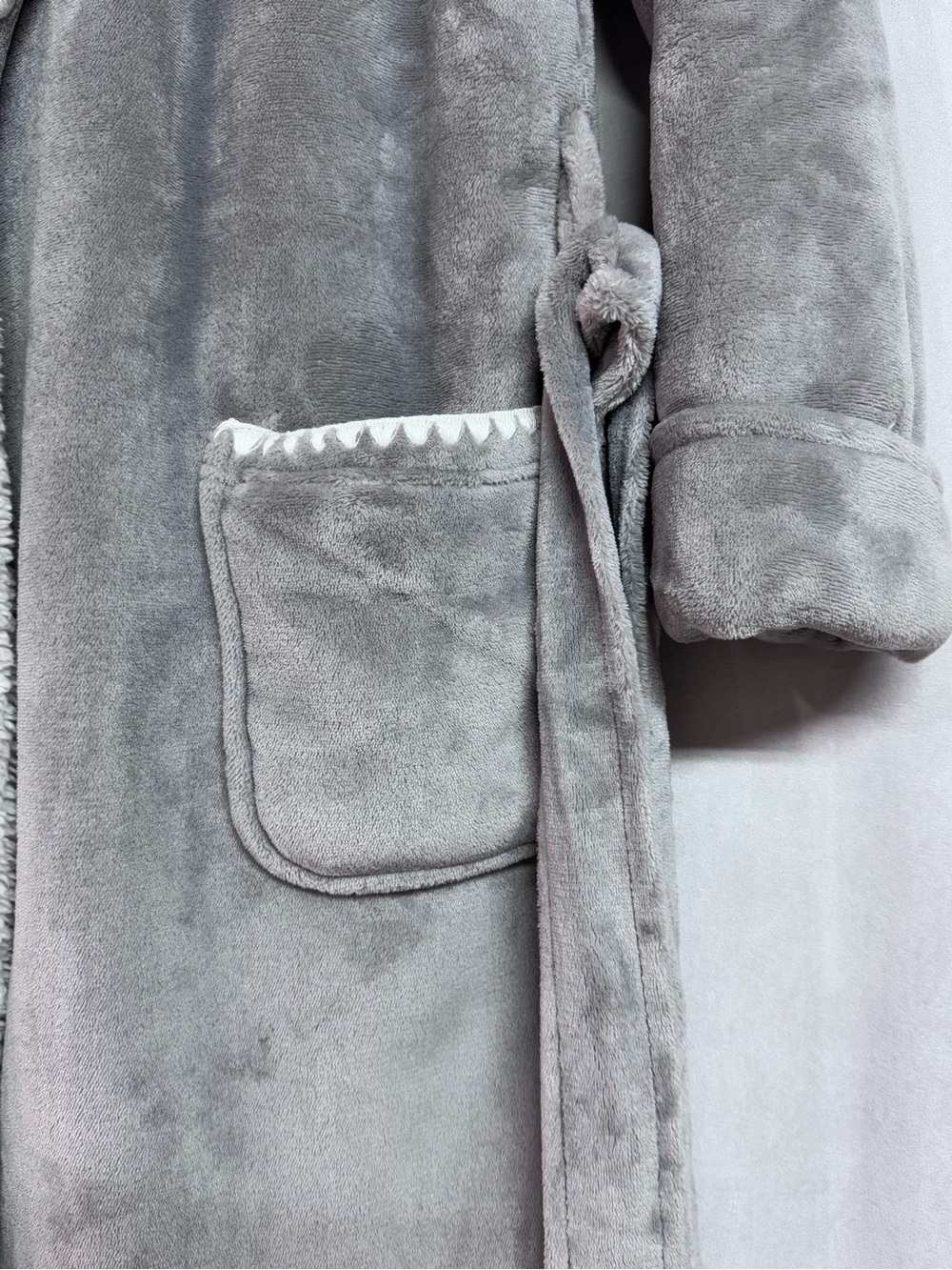 Cozy Hooded Plush Robe with Sherpa Lining - Gray Size Small NWT - Picture 4 of 6